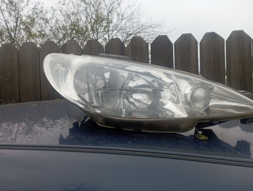Far partea Dreaptă Peugeot 206