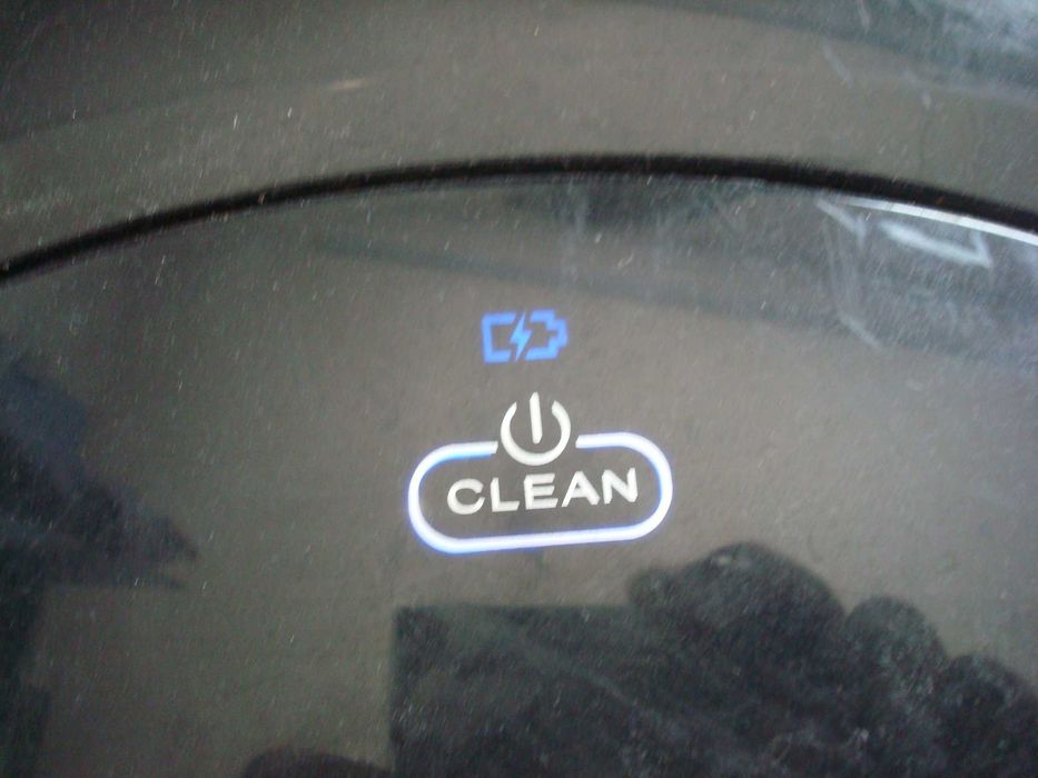 Robot aspirator reincarcabil Menuett model 800-262 +incarcator