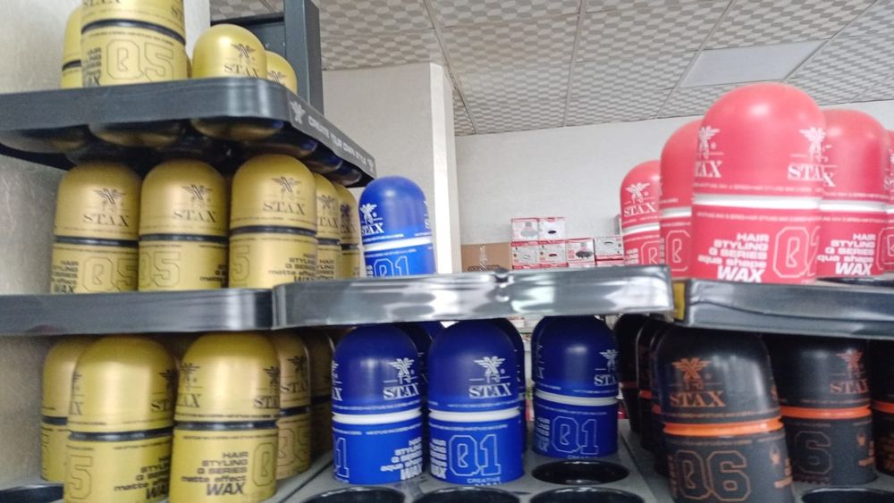 Професионални шампоани , вакси , одеколони , машини и други