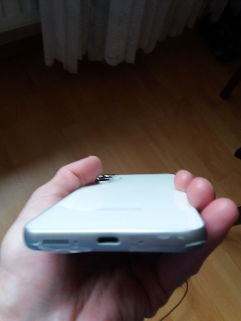 Vând  Schimb  Cu Laptop ,sau Iphon