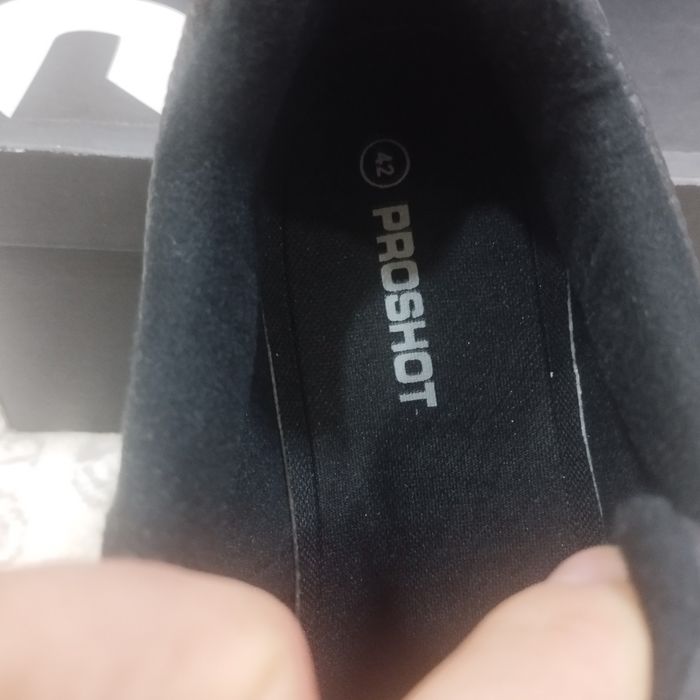 Продаются кроссовки новые