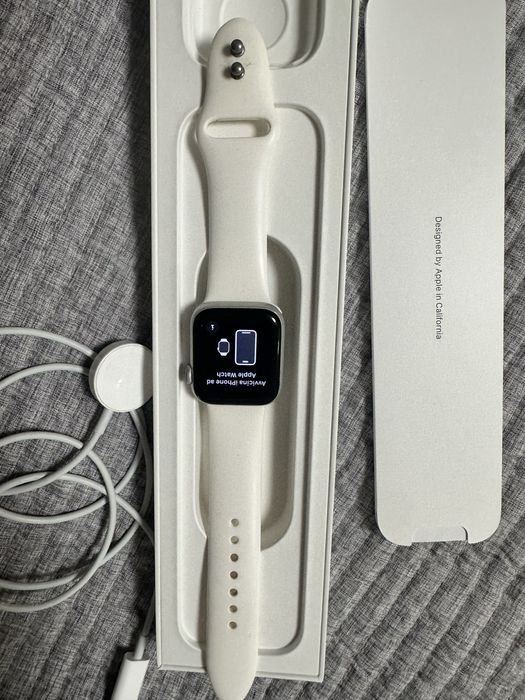 Apple watch SE часовник