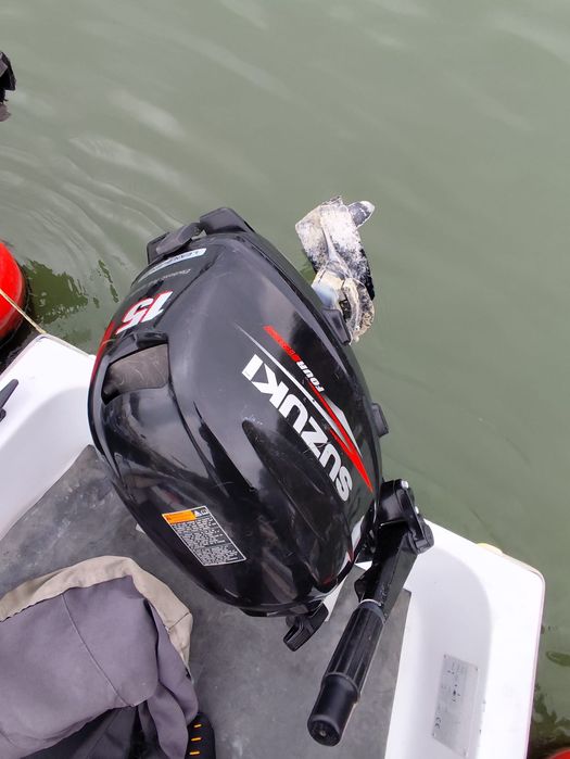 Vând barcă laguna 4.80m cu motor de 15kai Suzuki