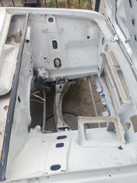 Vaz 21011 kuzov sotiladi
