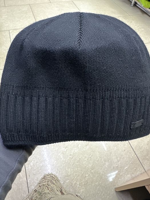 Шапки подростковые новые, черного цвета