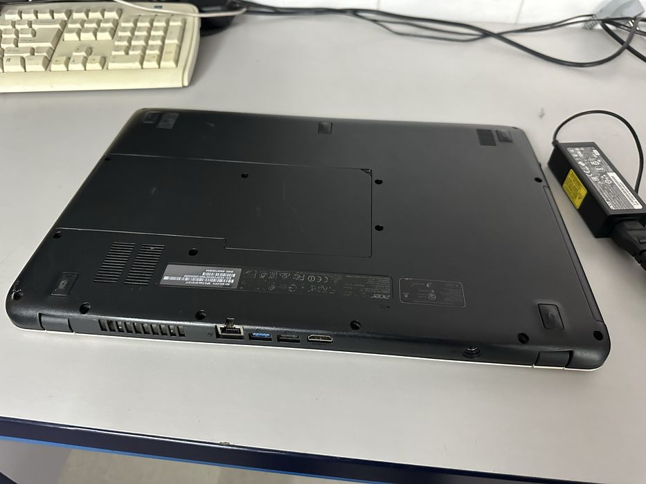 Laptop acer aspire es1-533