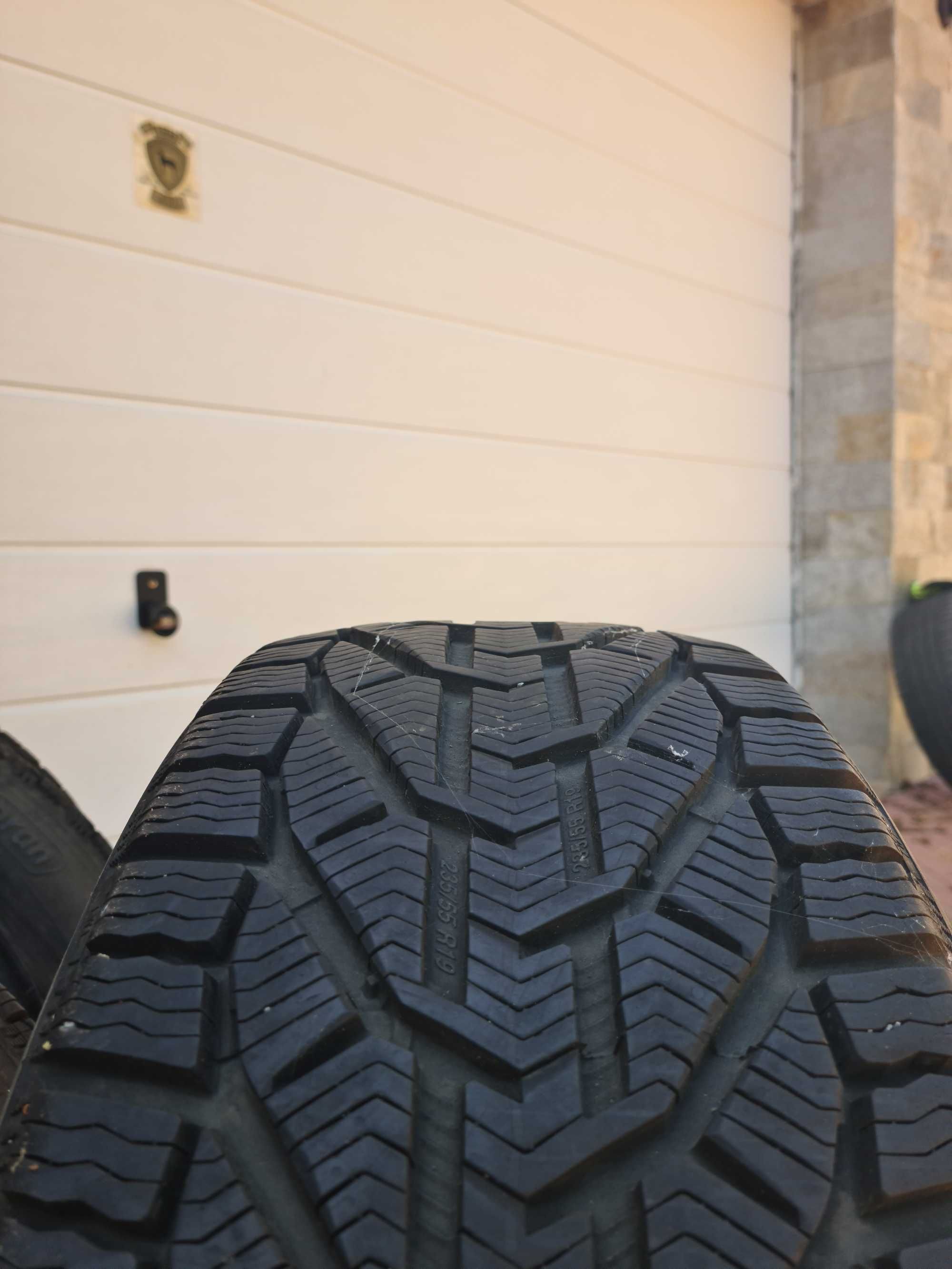 Зимни гуми Kormoran 235/55 R19 105V