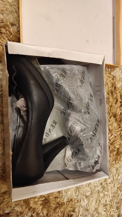 Дамски обувки на токче - чисто нови!



Чисто нови!