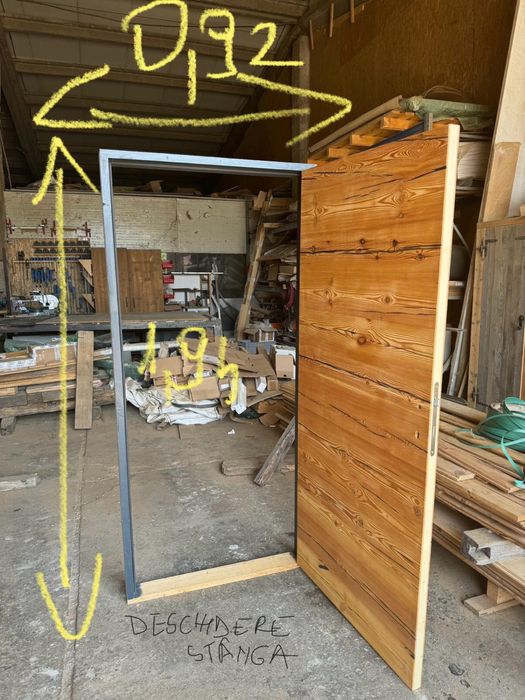 Usi de interior din pin