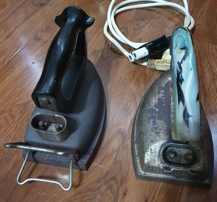 Fier de călcat vechi ideal pt...colecționari.