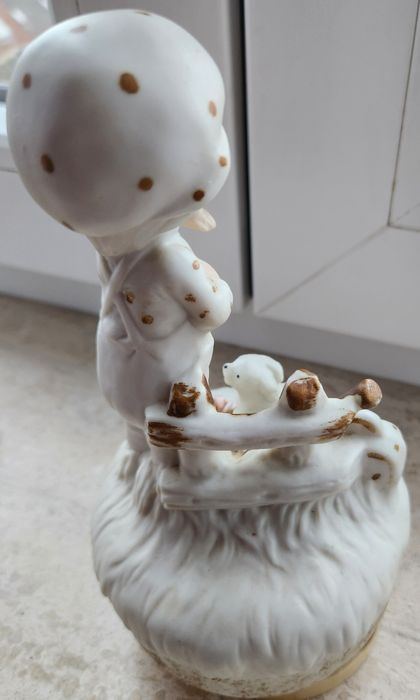 Figurina portelen  cu cutie muzicala made in Japan