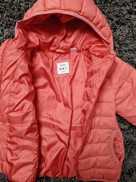 Geacă de primăvară sau toamnă, unisex, foarte comodă.