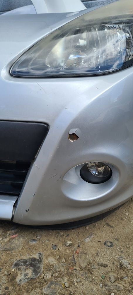 Fata completa Renault Clio 3 facelift 2011 Capota bara far aripa trage