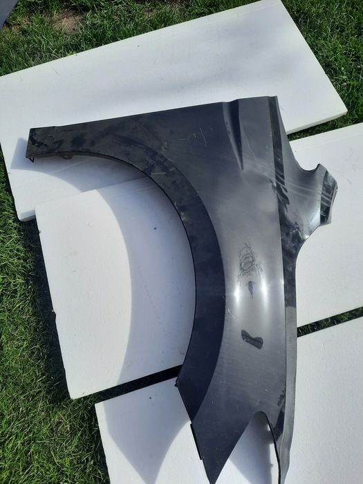 Vand capota si aripa dreapta touran 2018