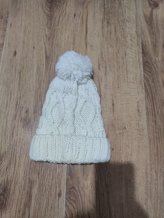 Căciulă damă cu pompon