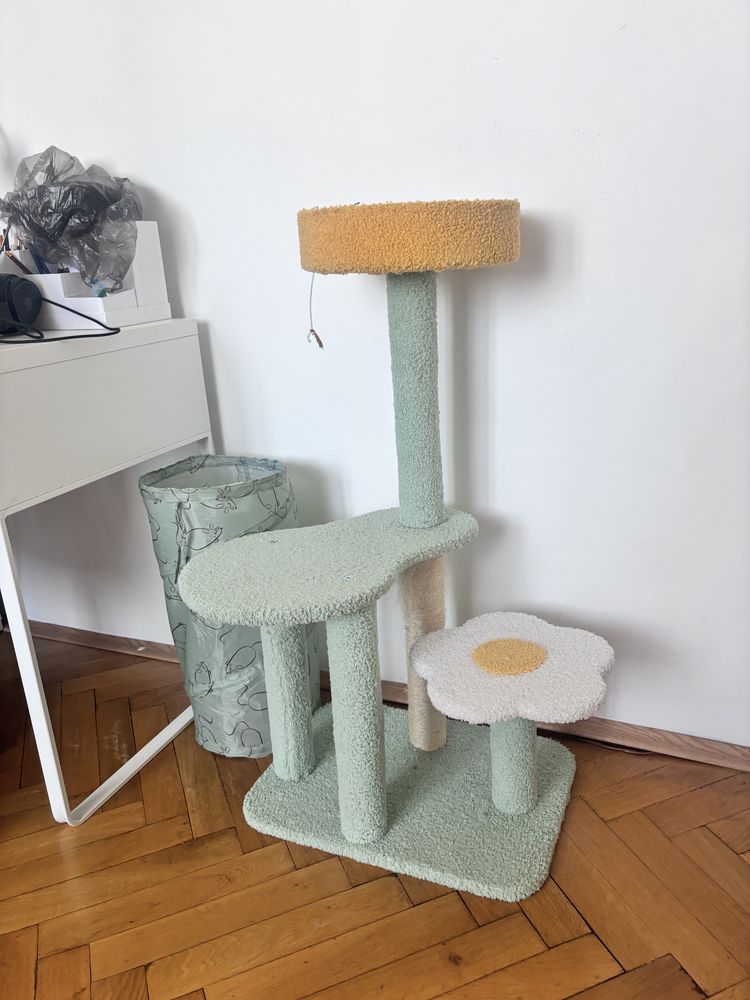 Ansamblu pentru pisici (stalp de zgariat, si pat de dormit susJ