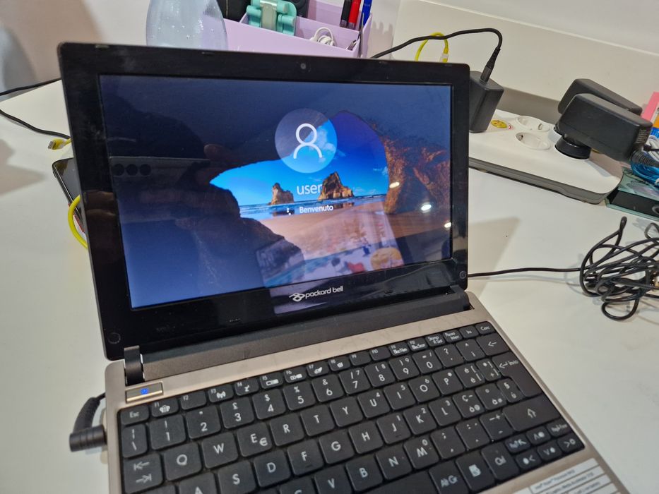 Mini laptop Packard Bell perfect funcțional