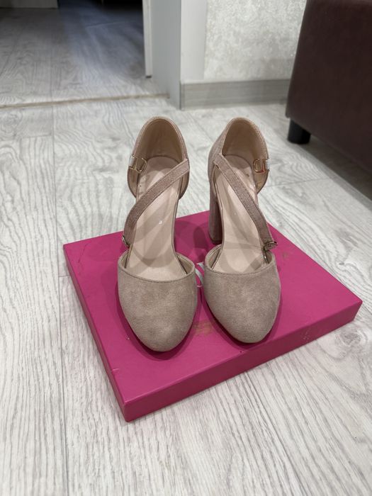 Обувь женская в хорошем состоянии