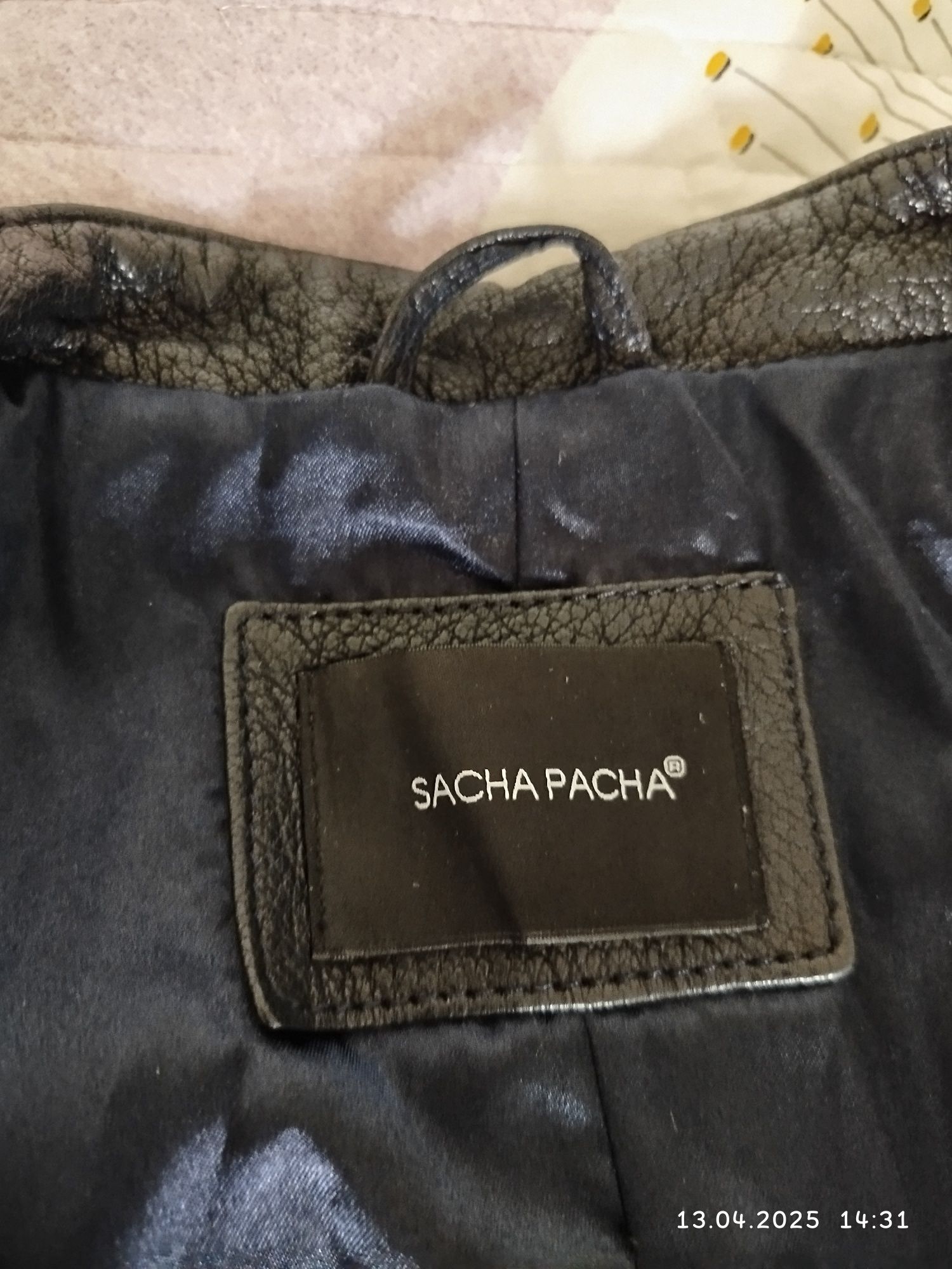 Продам женскую кожанную косуху