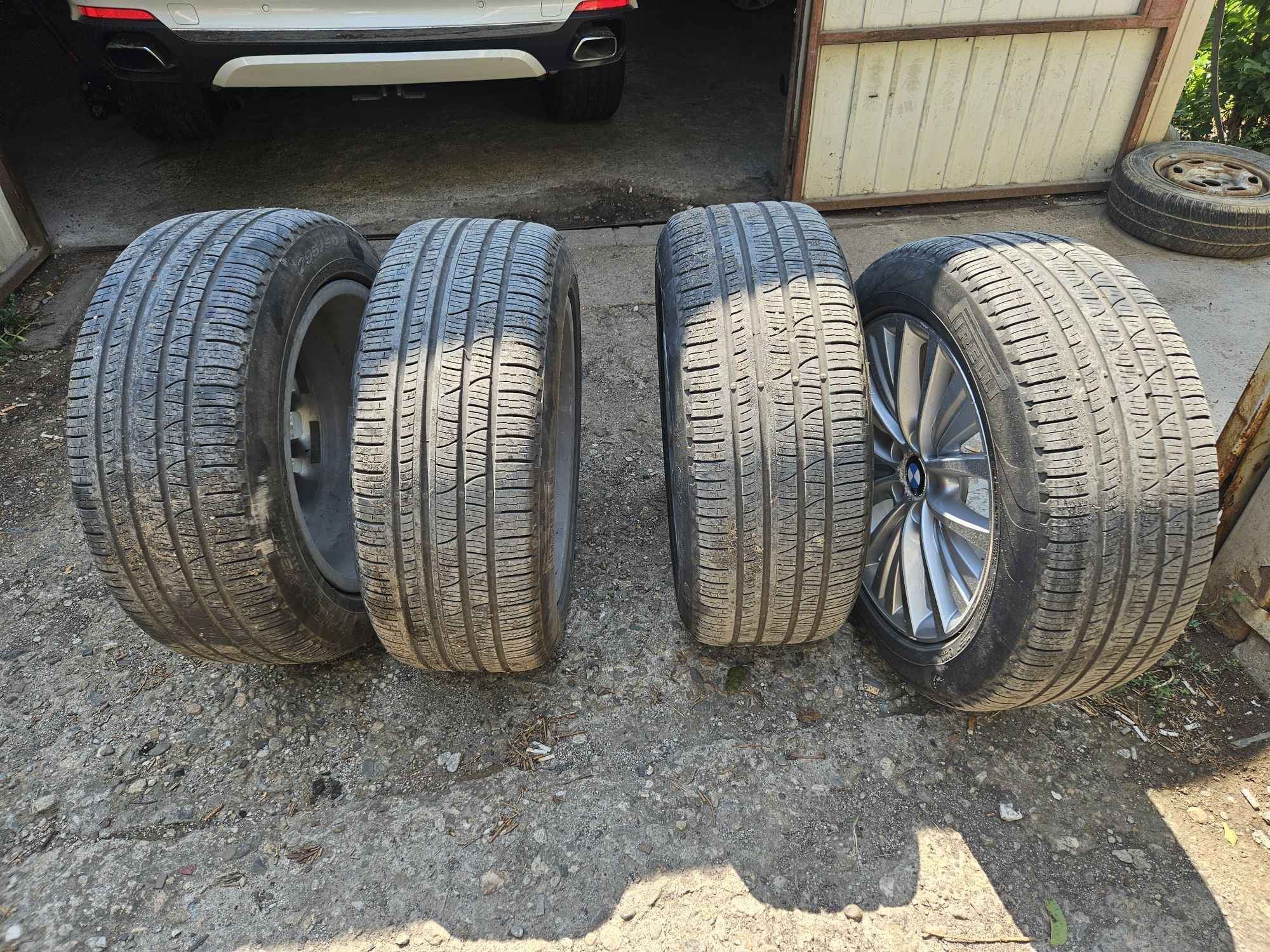 Оригинални джанти с гуми 255/55/19 и датчици за BMW X5 F15