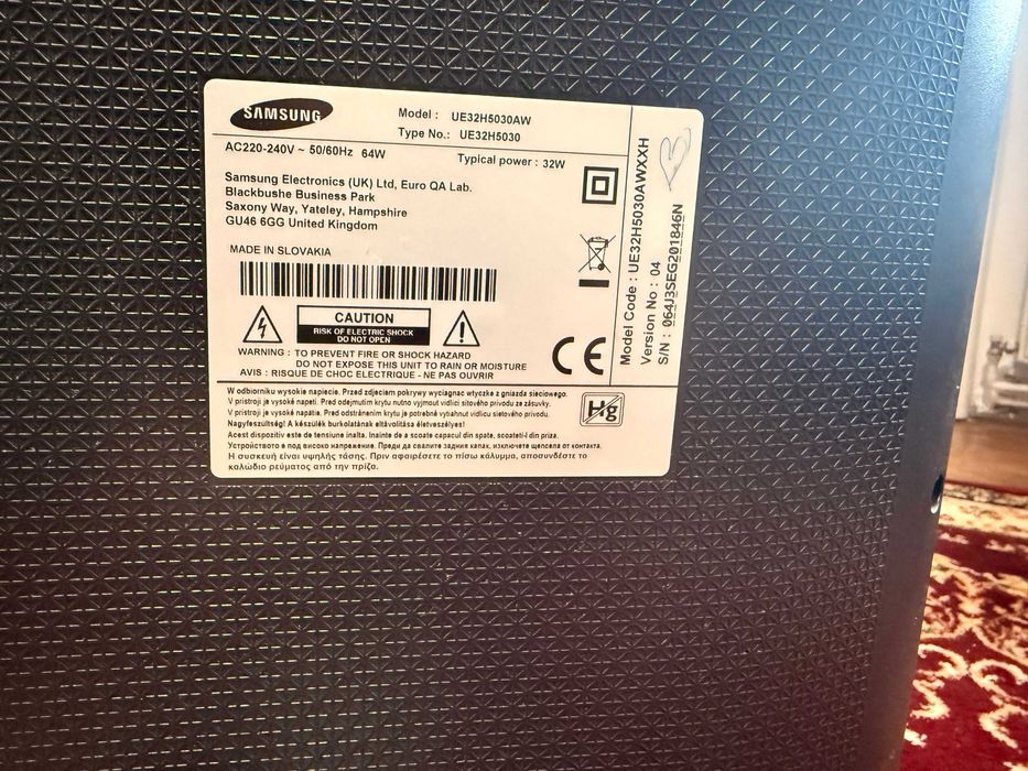 Televizor Full HD Samsung 80 cm Ecran cu pete intunecate