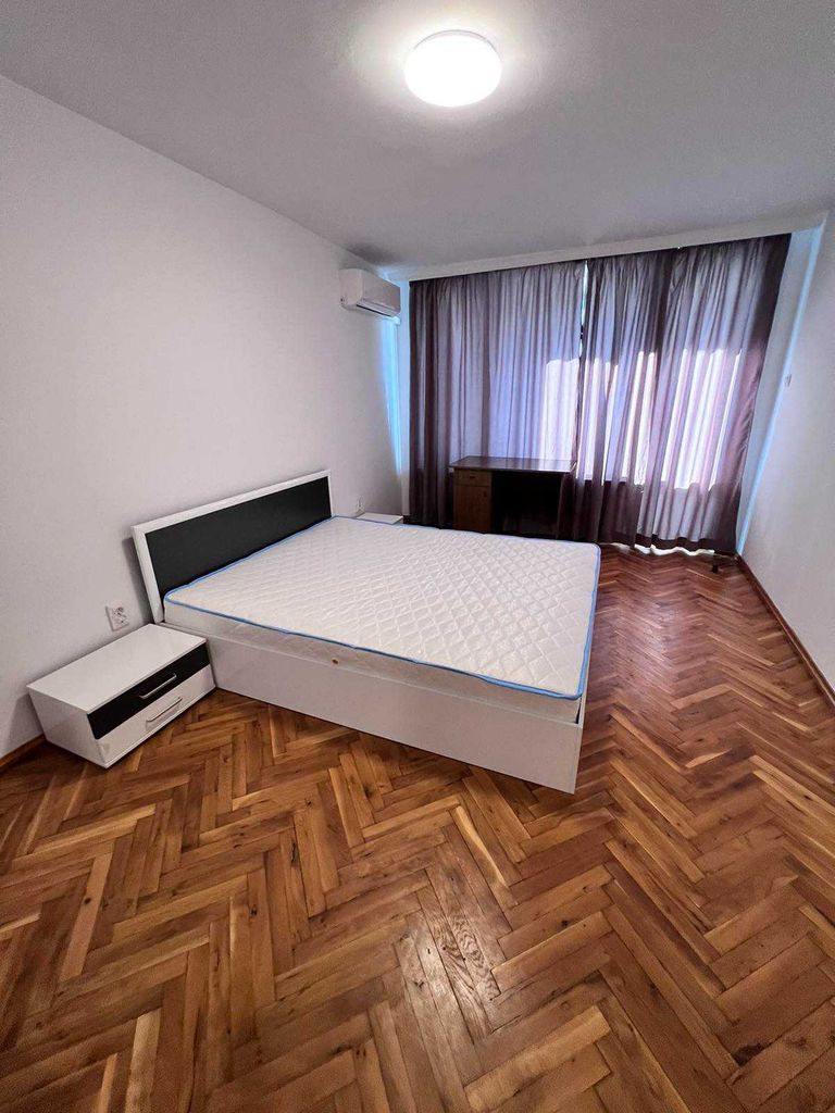 Дава се под наем Двустаен апартамент в Бургас, Лазур - 60 кв.м за 204 € - Снимка #1