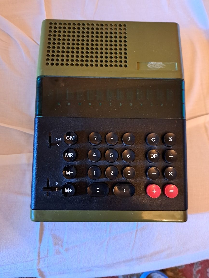 Продавам ретро електронен калкулатор "Елка 51".