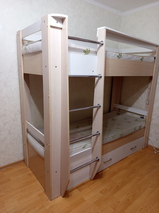 Кровать двухъярусная
