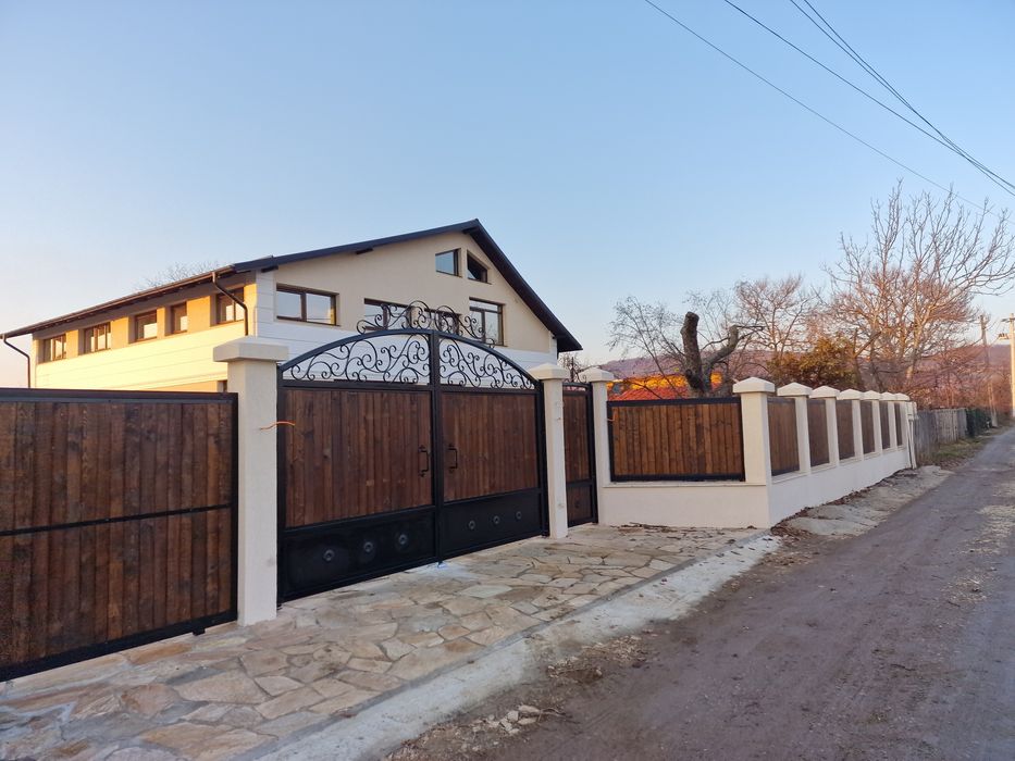 Vând/ închiriez casa noua  tip duplex