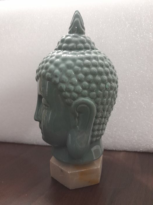 Buddha din ceramica pe soclu marmura,  h 18 cm
