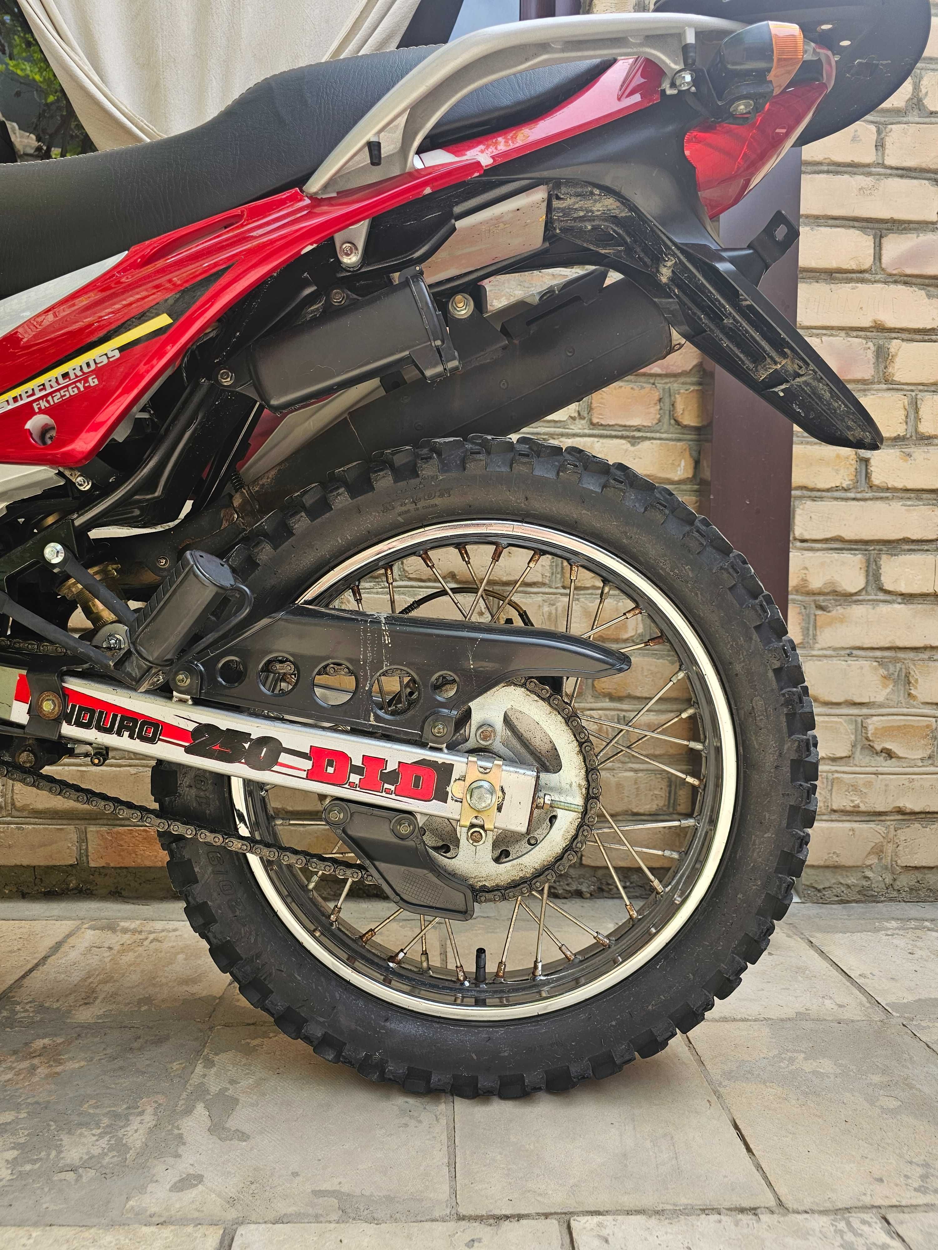 эндуро мотоцикл 250 см³