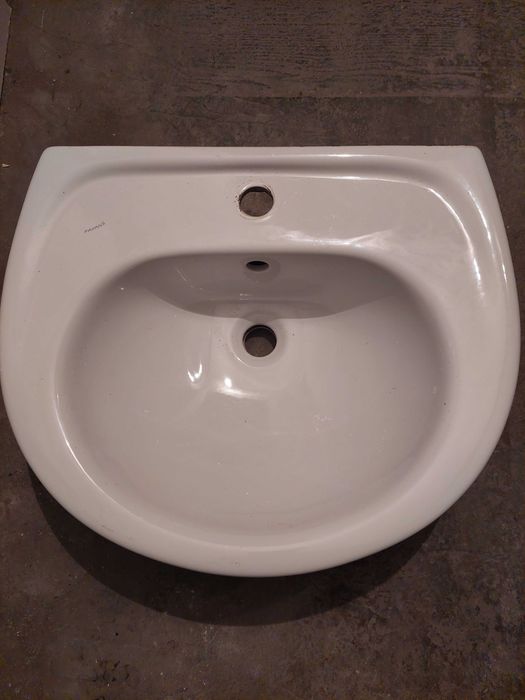 Продавам бяла мивка за баня "Фаянс" с размери 55/47/17