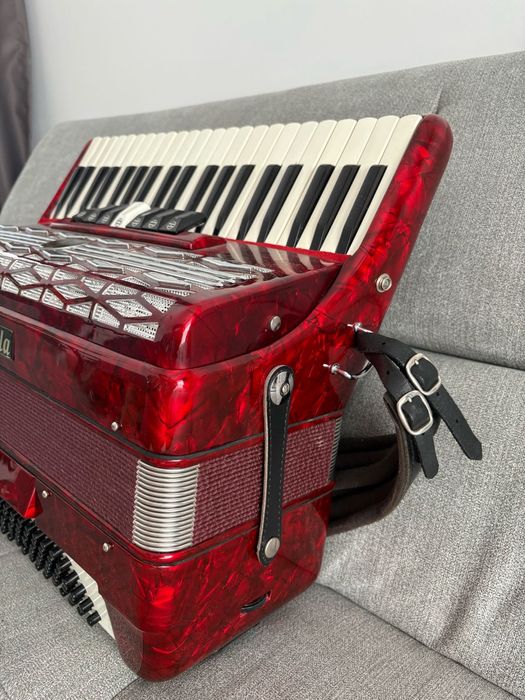 Acordeon italian Estrella cu 120 de basi