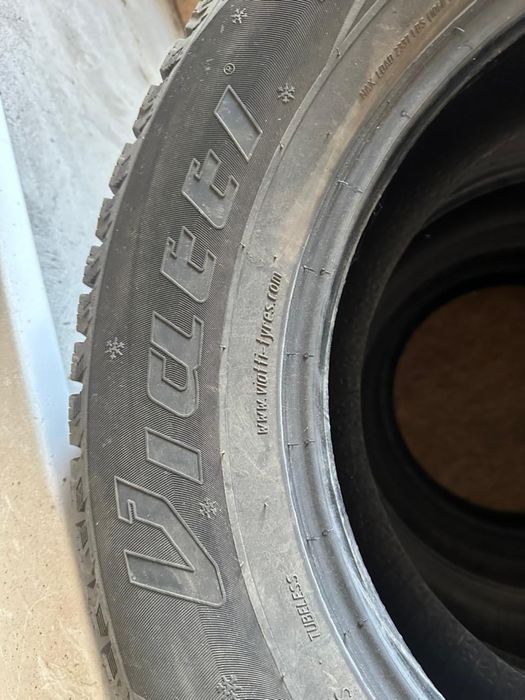 Зимние шипованные