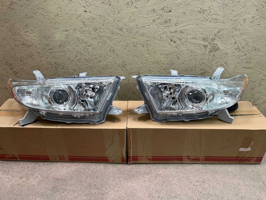 Фара на Тойота Хайлендер 2010- / Toyota Highlander 2013