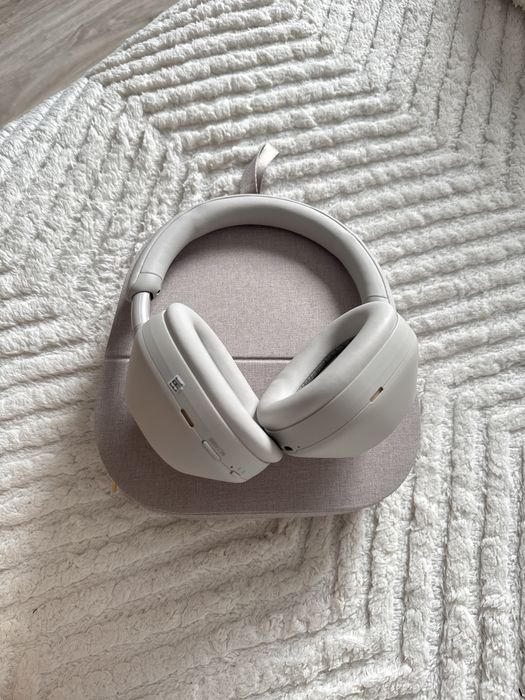 Продам наушники Sony WH-1000XM5 серебристый