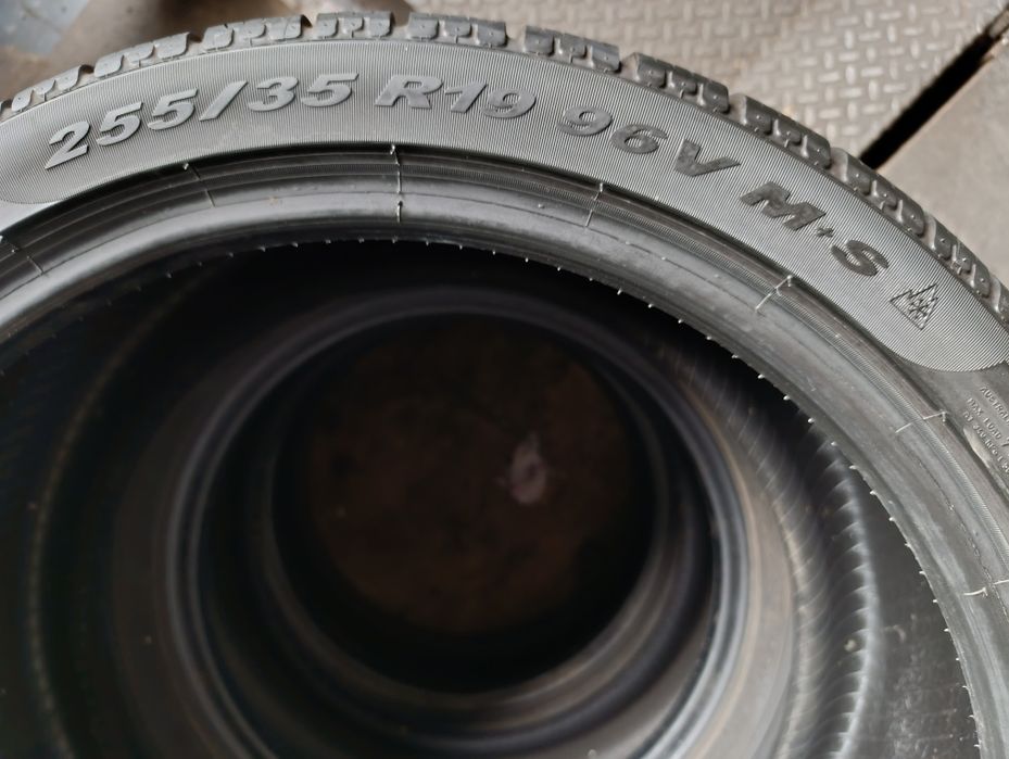 Anvelope de iarnă 255 35 19 Pirelli