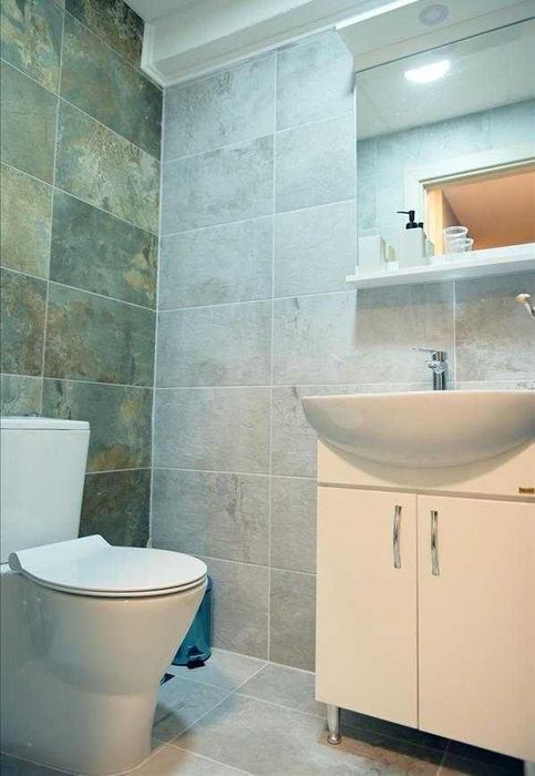 Дава се под наем Двустаен апартамент в Бургас, Център - 63 кв.м за 204 € - Снимка #2