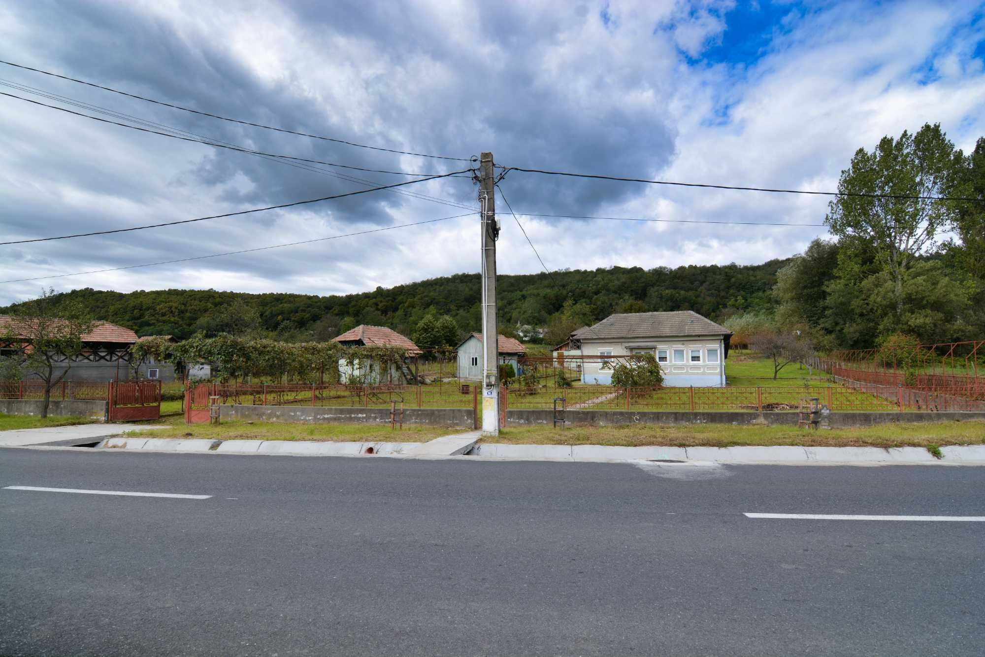 Casa cu teren 2403 m2 sat Tepsenari comuna Milcoiu Valcea