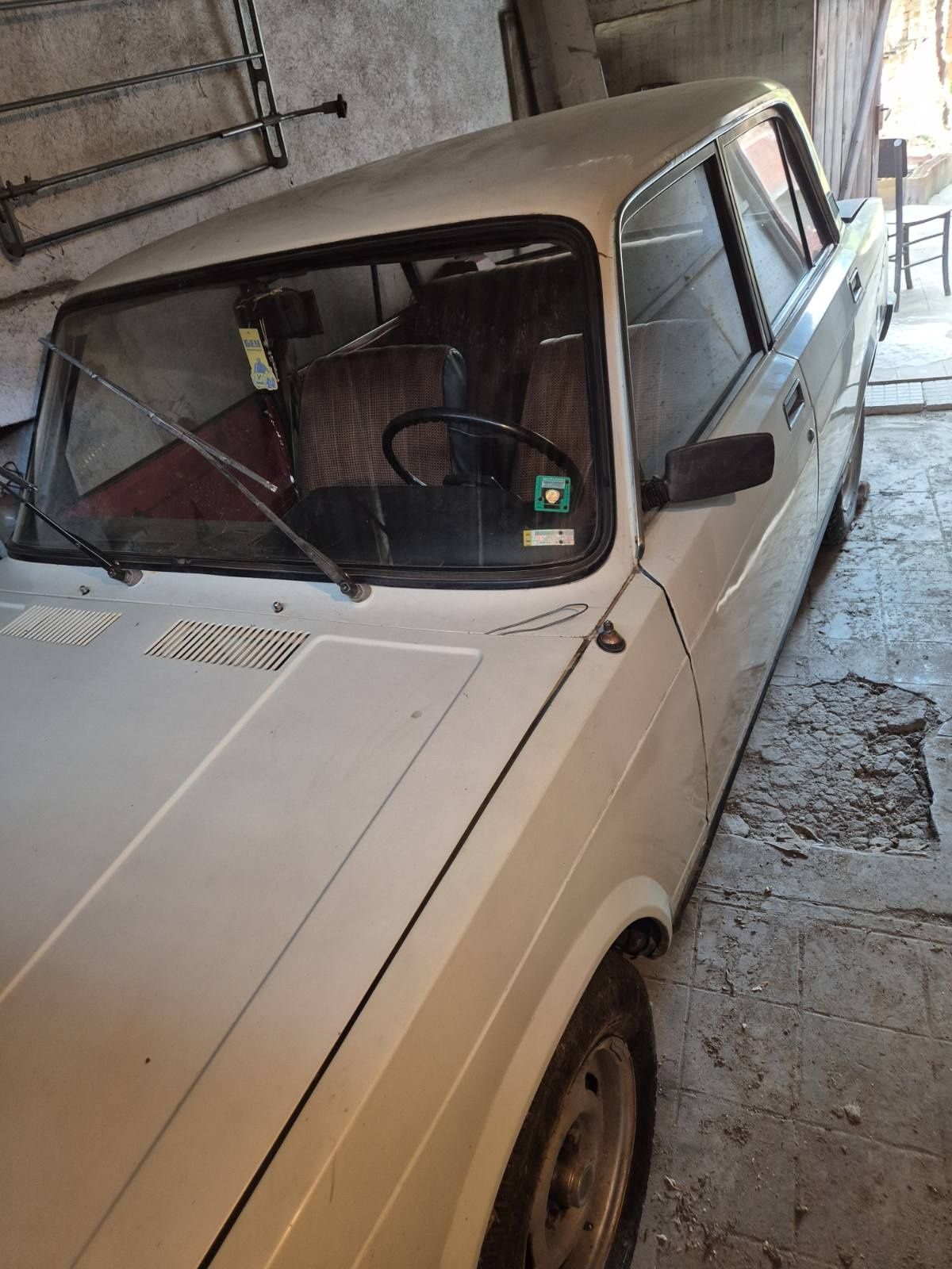 Автомобил Лада 2105