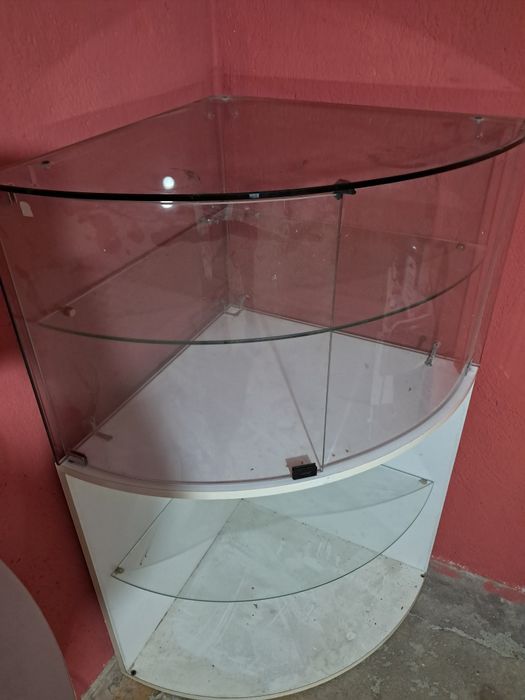 Стъклени витрини за магазин, овални вратички, топ качество закалени