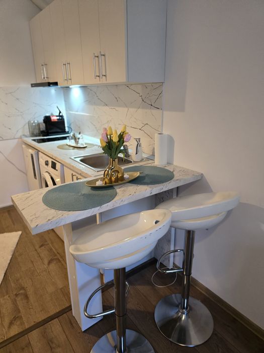 Garsoniera în micro 40 în spate la mall shopping city.