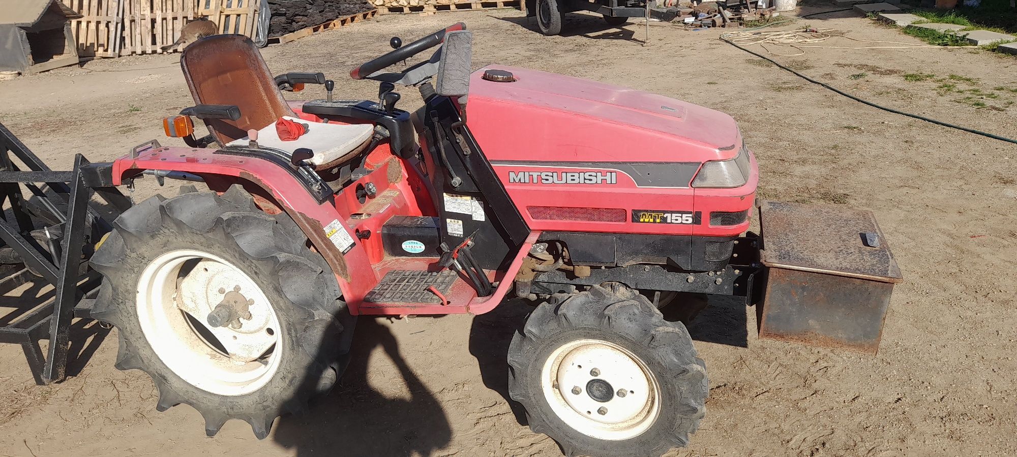 Tractoras Mitsubishi MT155