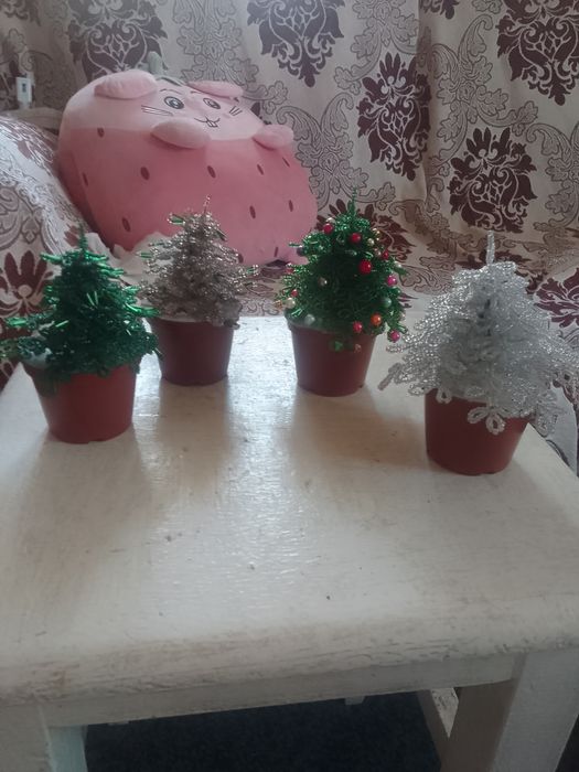 Продаю елачки. Недорого