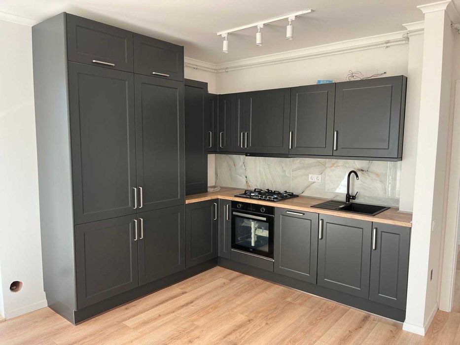 Dezvoltator vand apartament 3 camere , finisat ,Floresti str. Eroilor