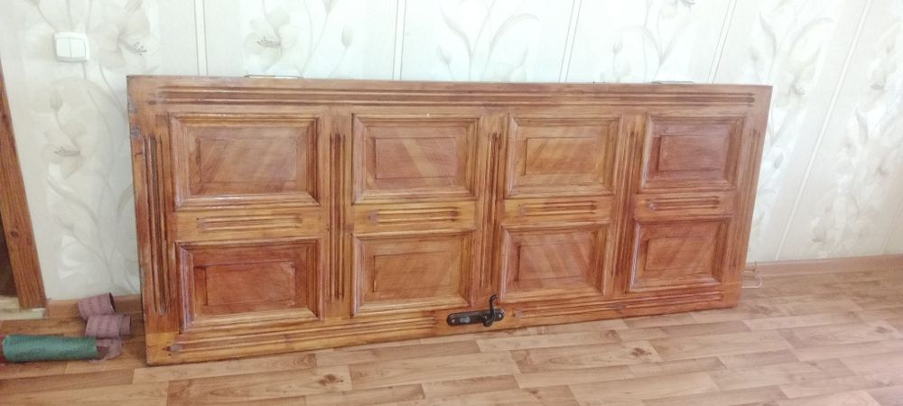 Продам деревянную дверь входную хорошее дерево