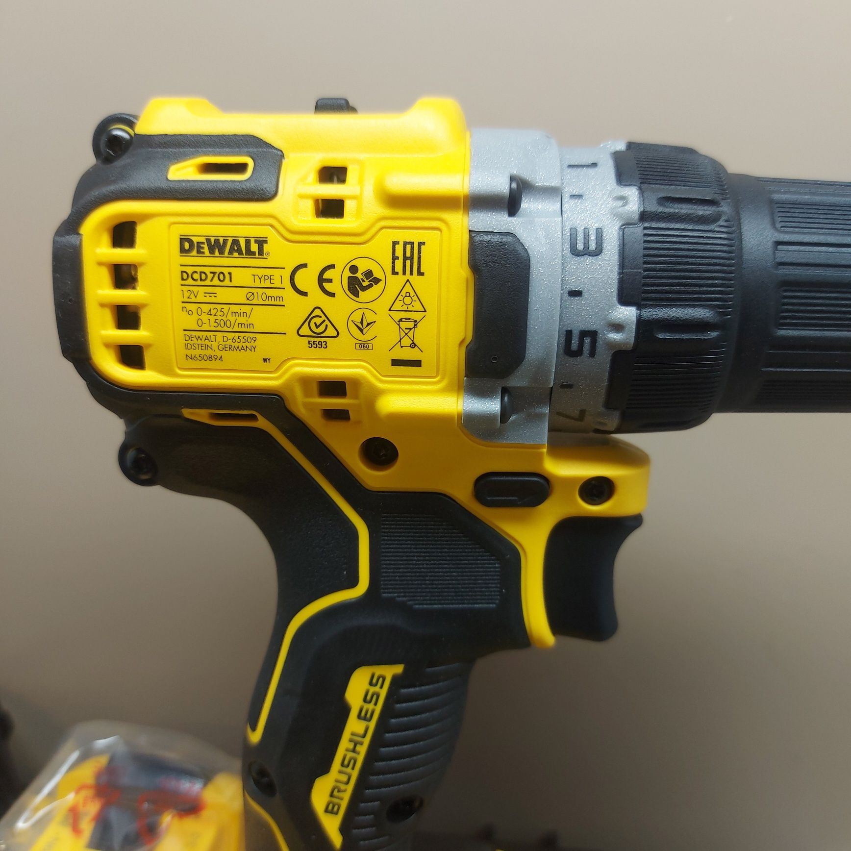 Нов безчетков винтоверт Dewalt DCD701D2  12V