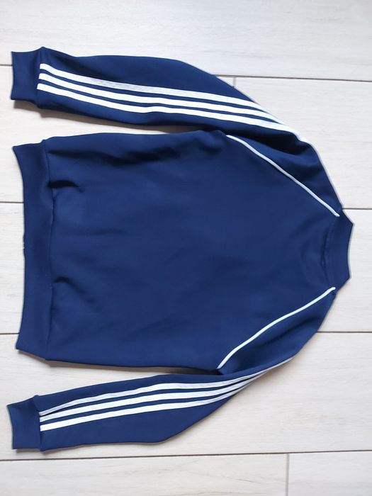 Vând bluza pt dame  Adidas mărimea S