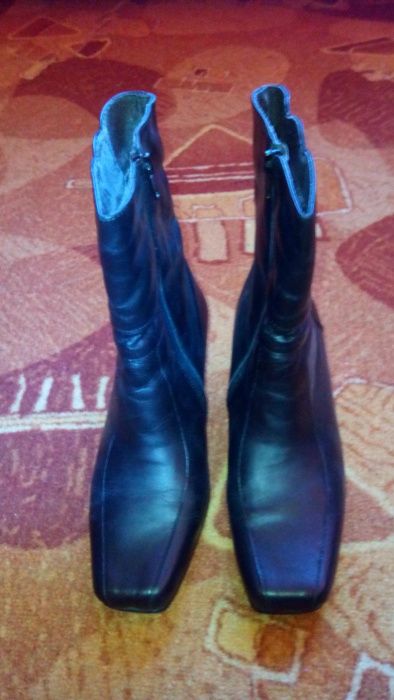 Vand cizme de piele pentru femei