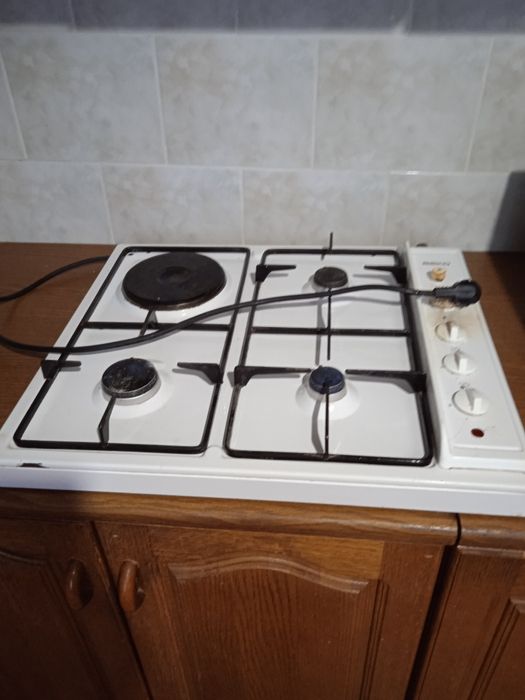 Продам электрическую плиту Веко с 1-й комфоркой и 3-я газами, без.духо